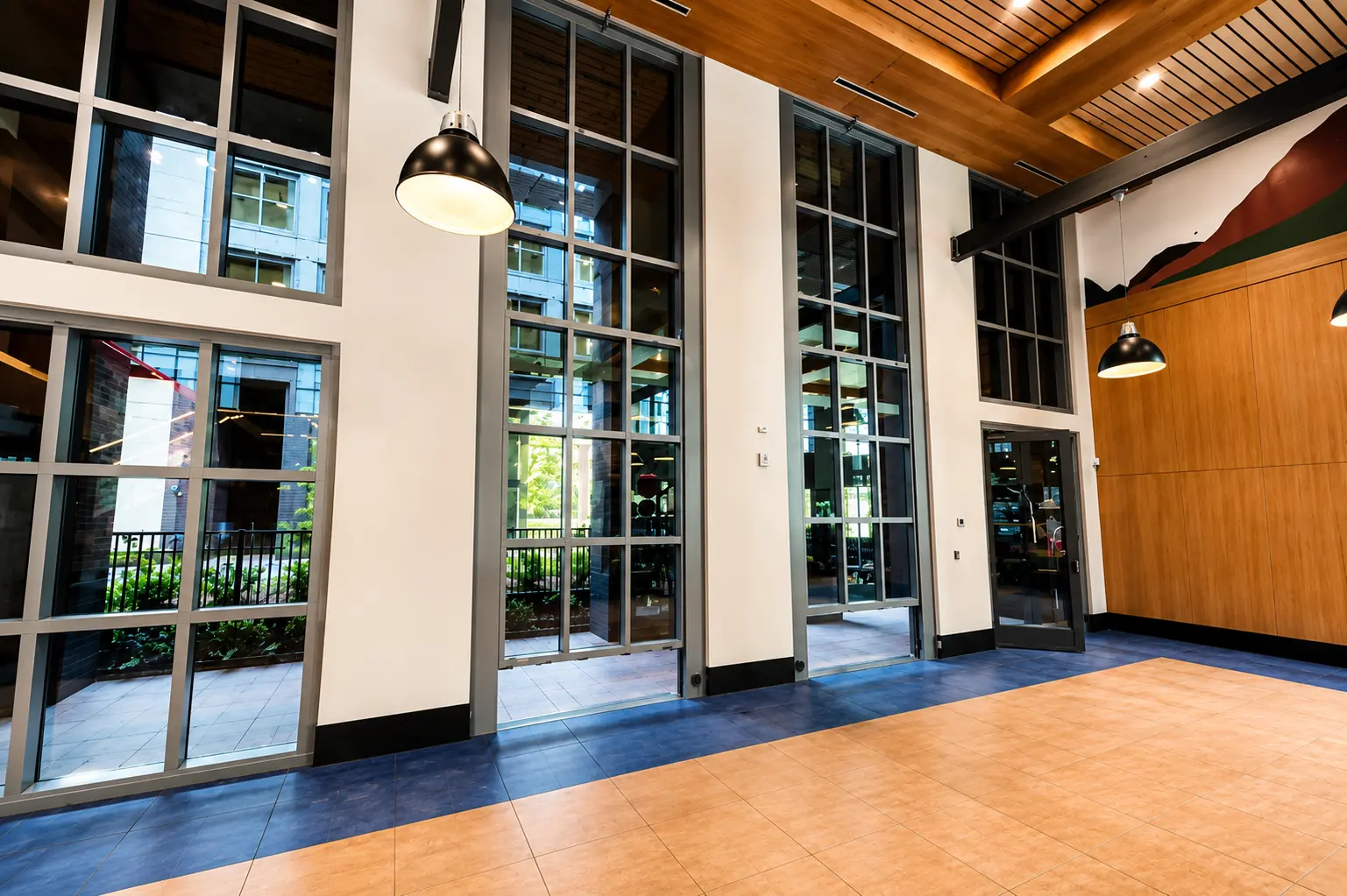 Crown hydraulic door on a commercial building