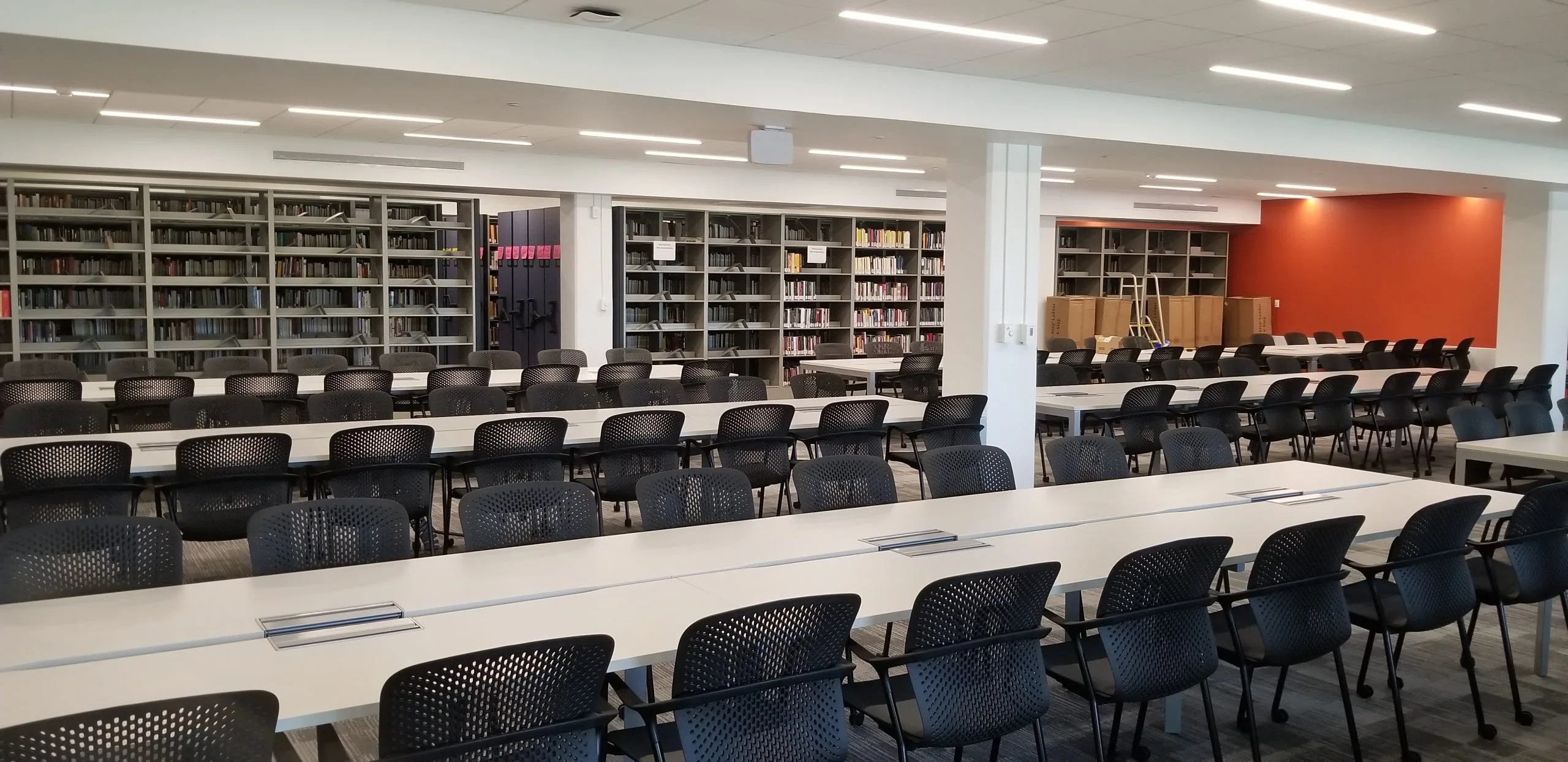 FreeAxez access floor in a library