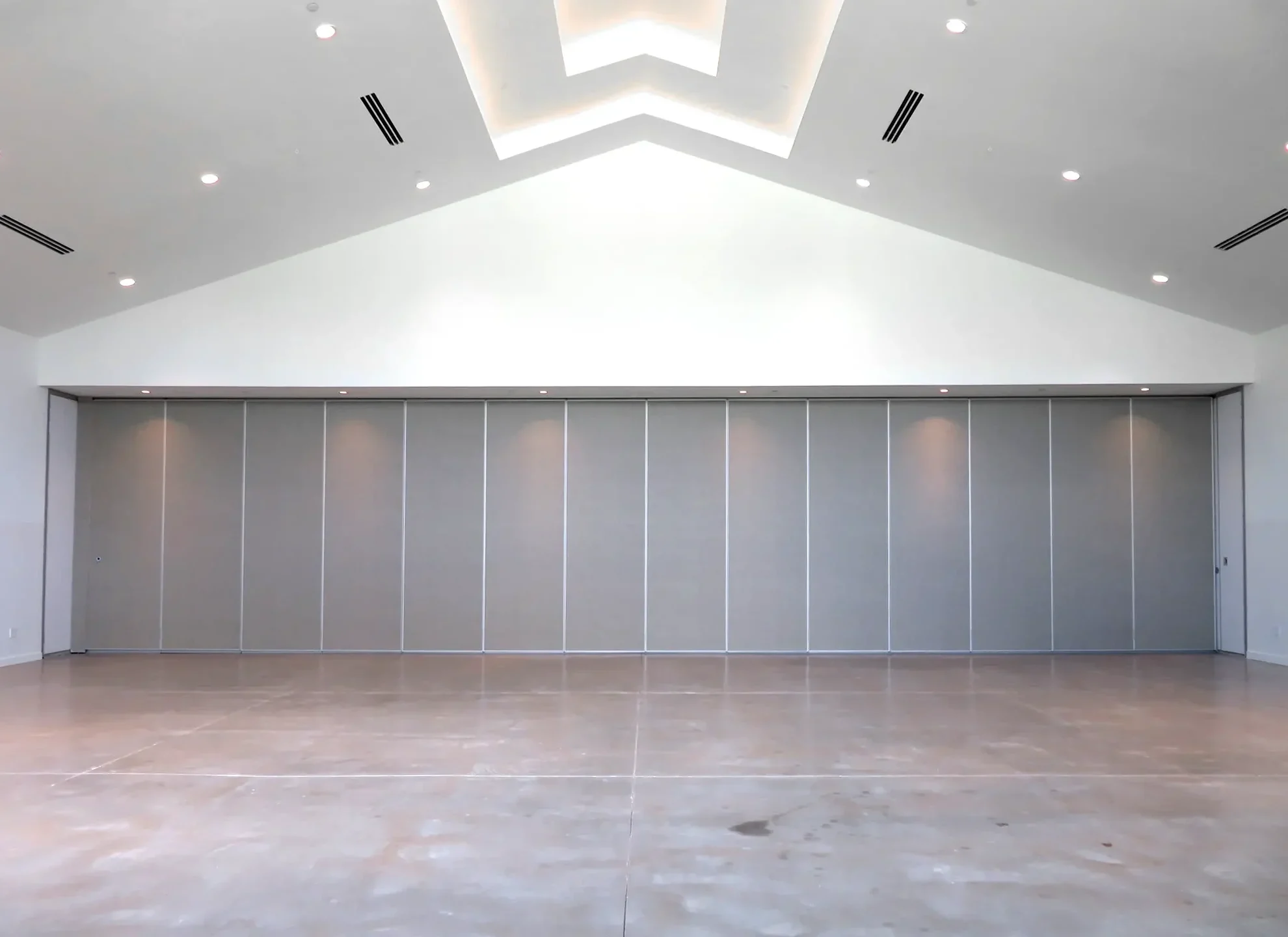 Moderco movable panel partition